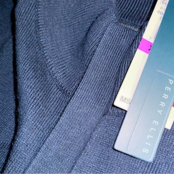 Perry Ellis Men’s Half Zip Sweater - Picture 3 of 3